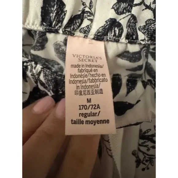 NWOTVictoria's Secret RARE Toile Art Print Ivory Black Satin PJ Pajama SET M